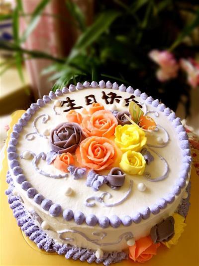 紫色花誕生日ケーキ