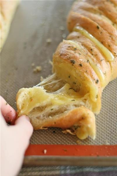 チーズ大豆パン garlic cheesy bread